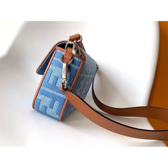 Replica Perfetta media Fendi Baguette in denim con ricamo FF imitazioni