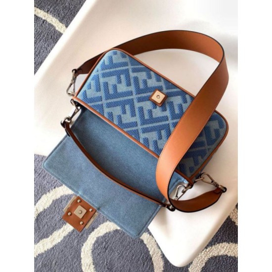 Replica Perfetta media Fendi Baguette in denim con ricamo FF imitazioni