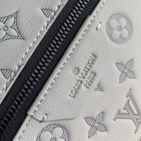 Replica Zaino Louis Vuitton Discovery Monogramma in rilievo M46557 Riproduzione Fedele Zaino Louis Vuitton Discovery Monogramma in rilievo M46557 imitazioni