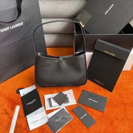 Replica YSL Saint Laurent Le 5 à 7 Borse Hobo Nera Riproduzione Fedele YSL Saint Laurent Le 5 à 7 Borse Replica Hobo Nera imitazioni