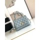Replica Perfetta Chanel con patta e manico superiore AS2215 Azzurro