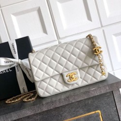 Replica Borse Imitazioni Chanel piccola con patta classica CF in pelle di agnello lucida bianca