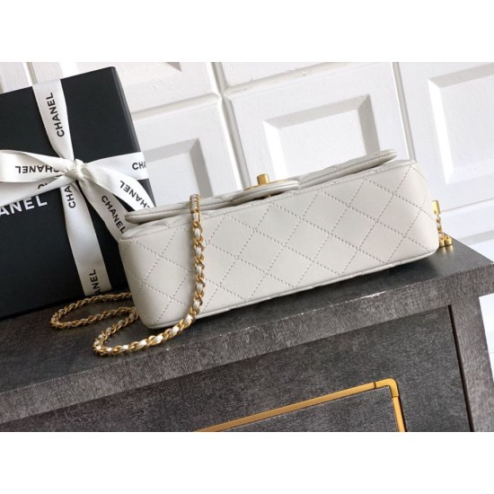 Replica Borse Imitazioni Chanel piccola con patta classica CF in pelle di agnello lucida bianca Imitazioni Replica Borse Imitazioni Chanel piccola con patta classica CF in pelle di agnello lucida bianca