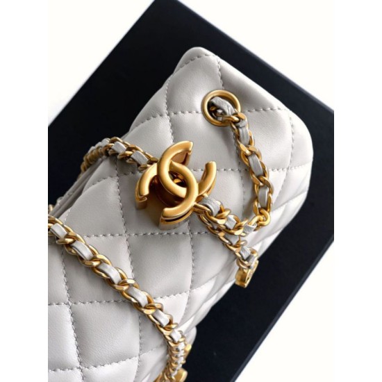 Replica Borse Imitazioni Chanel piccola con patta classica CF in pelle di agnello lucida bianca Imitazioni Replica Borse Imitazioni Chanel piccola con patta classica CF in pelle di agnello lucida bianca