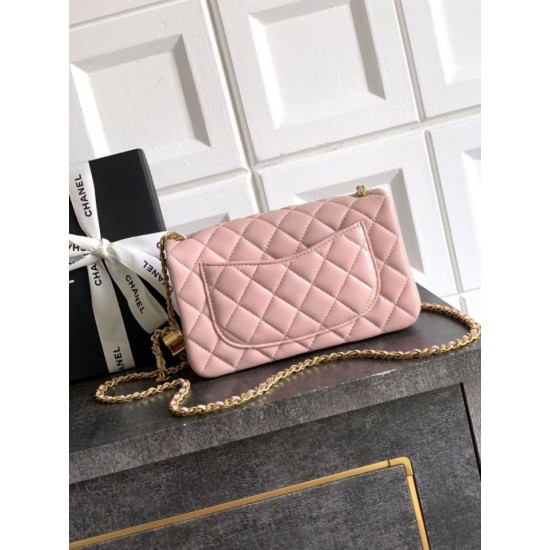 Replica Borse Chanel piccola con patta classica CF in pelle di agnello lucida rosa Imitazioni Replica Borse Chanel piccola con patta classica CF in pelle di agnello lucida rosa