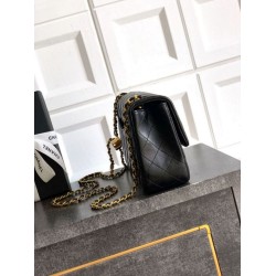 Borse Chanel piccola con patta classica CF in pelle di agnello lucida nera Borse Chanel piccola con patta classica CF in pelle di agnello lucida nera