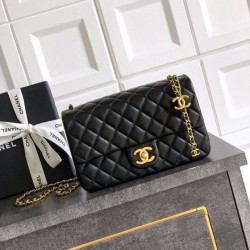 Replica Borse Imitazioni Chanel piccola con patta classica CF in pelle di agnello lucida nera