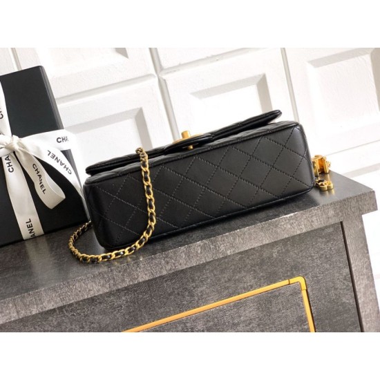 Replica Borse Imitazioni Chanel piccola con patta classica CF in pelle di agnello lucida nera Imitazioni Replica Borse Imitazioni Chanel piccola con patta classica CF in pelle di agnello lucida nera