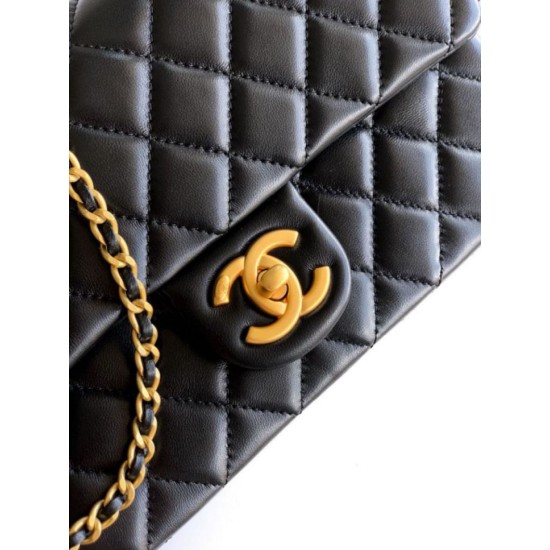Replica Borse Imitazioni Chanel piccola con patta classica CF in pelle di agnello lucida nera Imitazioni Replica Borse Imitazioni Chanel piccola con patta classica CF in pelle di agnello lucida nera