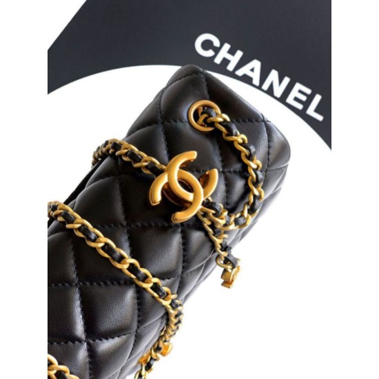 Replica Borse Imitazioni Chanel piccola con patta classica CF in pelle di agnello lucida nera Imitazioni Replica Borse Imitazioni Chanel piccola con patta classica CF in pelle di agnello lucida nera