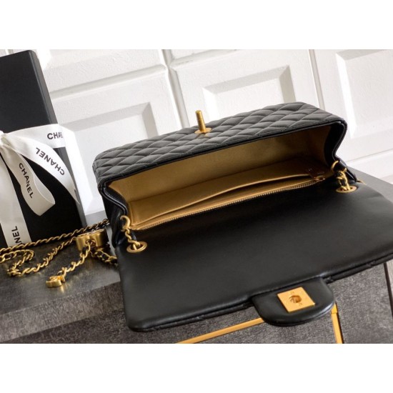 Replica Borse Imitazioni Chanel piccola con patta classica CF in pelle di agnello lucida nera Imitazioni Replica Borse Imitazioni Chanel piccola con patta classica CF in pelle di agnello lucida nera
