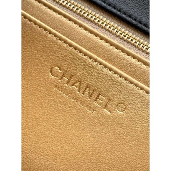 Replica Borse Imitazioni Chanel piccola con patta classica CF in pelle di agnello lucida nera Imitazioni Replica Borse Imitazioni Chanel piccola con patta classica CF in pelle di agnello lucida nera