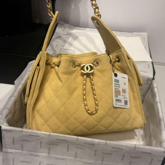 Replica Chanel AS5293, borsa a secchiello con coulisse piccola Hobo Vintage, pelle di daino gialla Imitazioni Replica Chanel AS5293, borsa a secchiello con coulisse piccola Hobo Vintage, pelle di daino gialla