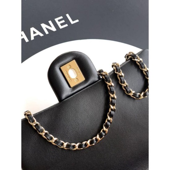 Replica Chanel 25K Bora Pari a patta piccola con pallina dorata in pelle di agnello nera Imitazioni Replica Chanel 25K Bora Pari a patta piccola con pallina dorata in pelle di agnello nera
