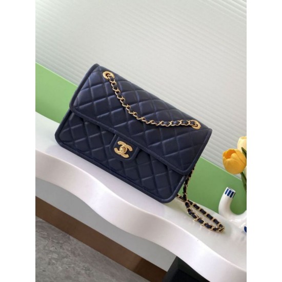 Replica Borsa Sweet Flap Chanel 24K Pelle di vacchetta oliata e cerata AS5145 Blu Imitazioni Replica Borsa Sweet Flap Chanel 24K Pelle di vacchetta oliata e cerata AS5145 Blu
