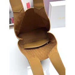 Borse tote Dior Privé Icons Uomo marrone in pelle di vitello Borse tote Dior Privé Icons Uomo marrone in pelle di vitello