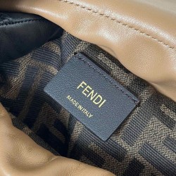 Replica Zaino con coulisse da donna Fendi Cappuccino Vintage Albicocca Imitazioni Replica Zaino con coulisse da donna Fendi Cappuccino Vintage Albicocca