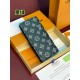 Replica Pari Louis Vuitton M61697 Portafoglio Brazza Monogram Eclipse Verde Imitazioni Replica Pari Louis Vuitton M61697 Portafoglio Brazza Monogram Eclipse Verde