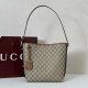 Replica Borsa a tracolla piccola Gucci GG Emblem 848881 Marrone Imitazioni Replica Borsa a tracolla piccola Gucci GG Emblem 848881 Marrone
