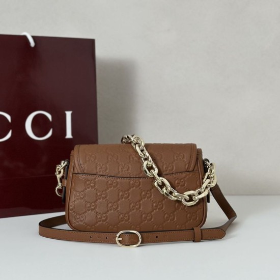 Replica Gucci 847448 Borsa a tracolla piccola GG Emblem Marrone Imitazioni Replica Gucci 847448 Borsa a tracolla piccola GG Emblem Marrone