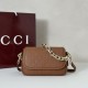 Replica Gucci 847448 Borsa a tracolla piccola GG Emblem Marrone Imitazioni Replica Gucci 847448 Borsa a tracolla piccola GG Emblem Marrone