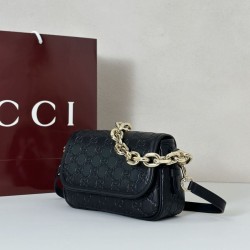 Replica Gucci 847448 Borse Imitazioni a tracolla piccola GG Emblem Nero Imitazioni Replica Gucci 847448 Borse Imitazioni a tracolla piccola GG Emblem Nero