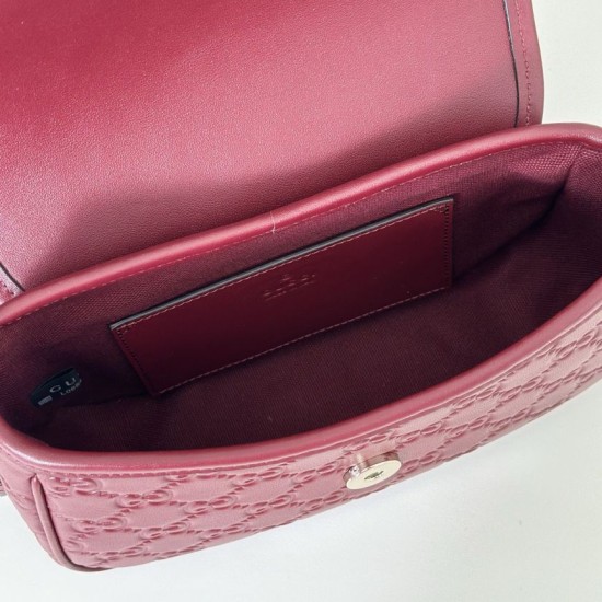 Replica Gucci 847448 Borsa a tracolla piccola GG Emblem Bordeaux Imitazioni Replica Gucci 847448 Borsa a tracolla piccola GG Emblem Bordeaux