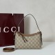Replica Gucci 847450 Borsa a tracolla piccola GG Emblem Marrone Imitazioni Replica Gucci 847450 Borsa a tracolla piccola GG Emblem Marrone