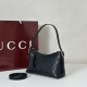 Replica Gucci 847450 Borsa a tracolla piccola GG Emblem Nero Imitazioni Replica Gucci 847450 Borsa a tracolla piccola GG Emblem Nero