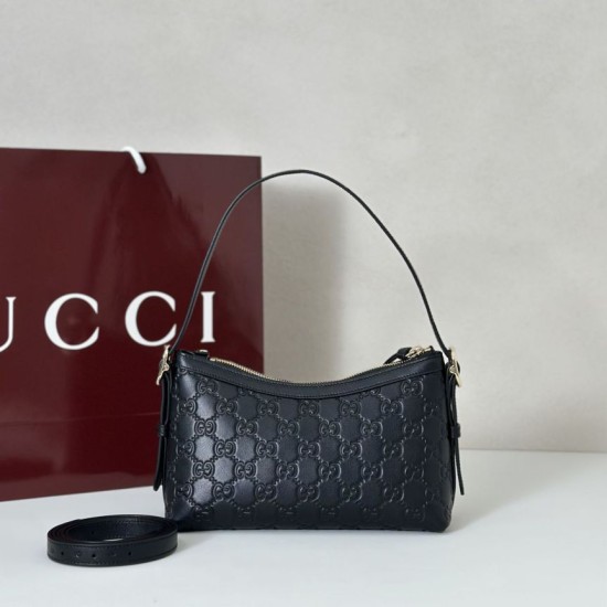 Replica Gucci 847450 Borsa a tracolla piccola GG Emblem Nero Imitazioni Replica Gucci 847450 Borsa a tracolla piccola GG Emblem Nero