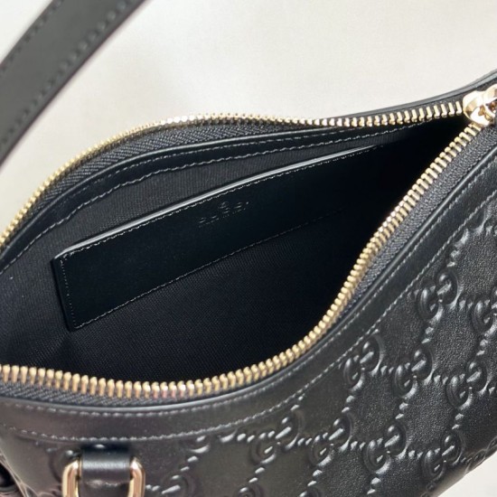 Replica Gucci 847450 Borsa a tracolla piccola GG Emblem Nero Imitazioni Replica Gucci 847450 Borsa a tracolla piccola GG Emblem Nero