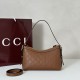 Replica Gucci 847450 Borsa a tracolla piccola GG Emblem Marrone Imitazioni Replica Gucci 847450 Borsa a tracolla piccola GG Emblem Marrone