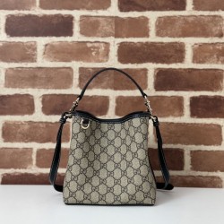Borse a secchiello piccola Gucci GG Emblem 815118 Nera