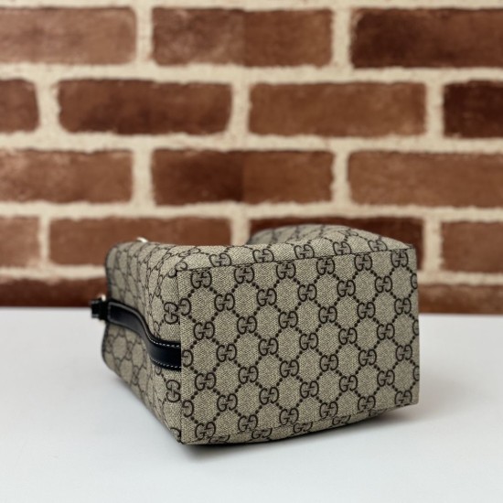 Replica Borse Alta Qualità a secchiello piccola Gucci GG Emblem 815118 Nera Imitazioni Replica Borse Alta Qualità a secchiello piccola Gucci GG Emblem 815118 Nera