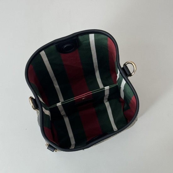 Replica Borse Alta Qualità a secchiello piccola Gucci GG Emblem 815118 Nera Imitazioni Replica Borse Alta Qualità a secchiello piccola Gucci GG Emblem 815118 Nera