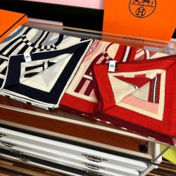 Replica Fazzoletto Hermès in cashmere e seta Ondsdemarch 140 rosso