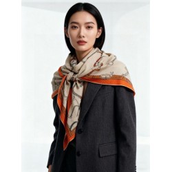 Sciarpa reversibile in cashmere Hermès con motivo a cavallo che salta 140 Organge Sciarpa reversibile in cashmere Hermès con motivo a cavallo che salta 140 Organge