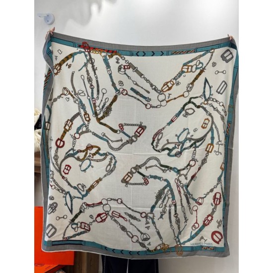 Replica Sciarpa reversibile Hermès in cashmere con motivo a cavallo che salta 140 Imitazioni Replica Sciarpa reversibile Hermès in cashmere con motivo a cavallo che salta 140