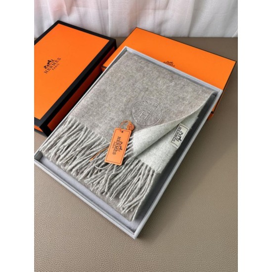 Replica Scialle reversibile classico in cashmere bicolore Hermès 70 x 200 Grigio Imitazioni Replica Scialle reversibile classico in cashmere bicolore Hermès 70 x 200 Grigio