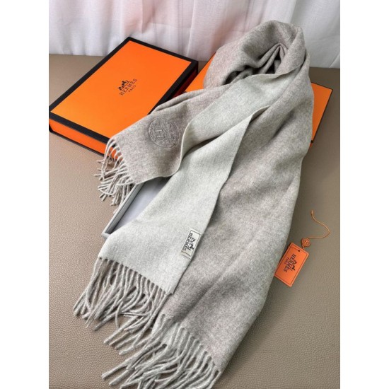 Replica Scialle reversibile classico in cashmere bicolore Hermès 70 x 200 Grigio Imitazioni Replica Scialle reversibile classico in cashmere bicolore Hermès 70 x 200 Grigio