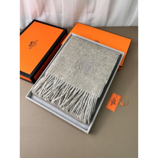 Replica Scialle reversibile classico in cashmere bicolore Hermès 70 x 200 Grigio Imitazioni Replica Scialle reversibile classico in cashmere bicolore Hermès 70 x 200 Grigio