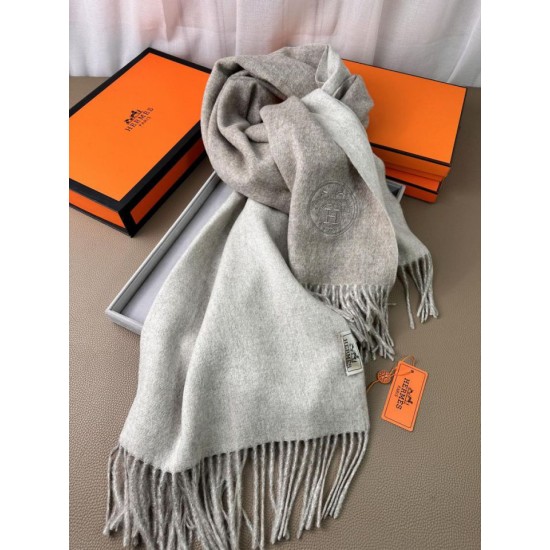 Replica Scialle reversibile classico in cashmere bicolore Hermès 70 x 200 Grigio Imitazioni Replica Scialle reversibile classico in cashmere bicolore Hermès 70 x 200 Grigio