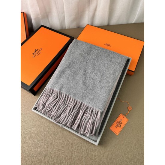 Replica Scialle reversibile classico in cashmere bicolore Hermès 70 x 200 Grigio/Rosa Imitazioni Replica Scialle reversibile classico in cashmere bicolore Hermès 70 x 200 Grigio/Rosa