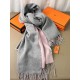 Replica Scialle reversibile classico in cashmere bicolore Hermès 70 x 200 Grigio/Rosa Imitazioni Replica Scialle reversibile classico in cashmere bicolore Hermès 70 x 200 Grigio/Rosa