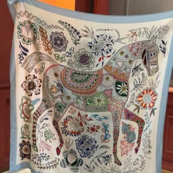 Replica Qualità da grande Sciarpe reversibili in velluto colorato Hermès Sciarpa 140 cm Blu Imitazioni Replica Qualità da grande Sciarpe reversibili in velluto colorato Hermès Sciarpa 140 cm Blu