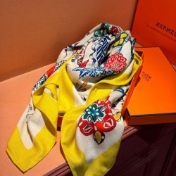 Replica Sciarpa quadrata reversibile in velluto colorato Hermès 140 cm Giallo