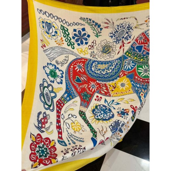 Replica Sciarpa quadrata reversibile in velluto colorato Hermès 140 cm Giallo Imitazioni Replica Sciarpa quadrata reversibile in velluto colorato Hermès 140 cm Giallo