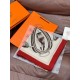 Replica Borsa Scialle reversibile in velluto tono su tono Hermès con finimento per cavallo in stile balestra 135 Imitazioni Replica Borsa Scialle reversibile in velluto tono su tono Hermès con finimento per cavallo in stile balestra 135