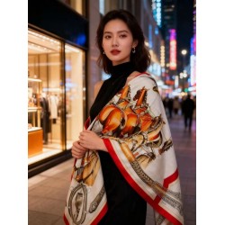 Scialle Hermès reversibile in velluto tono su tono con finimenti per cavalli stile balestra 135 Rosso