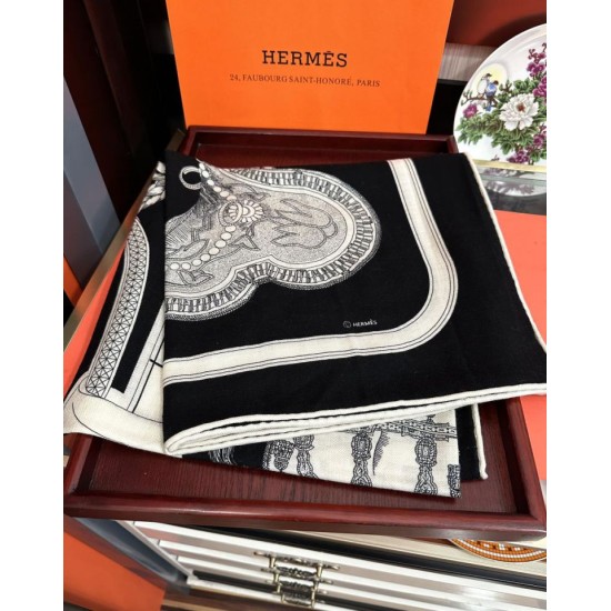 Replica Fazzoletto reversibile in seta e cashmere Hermès 135 Nero Imitazioni Replica Fazzoletto reversibile in seta e cashmere Hermès 135 Nero